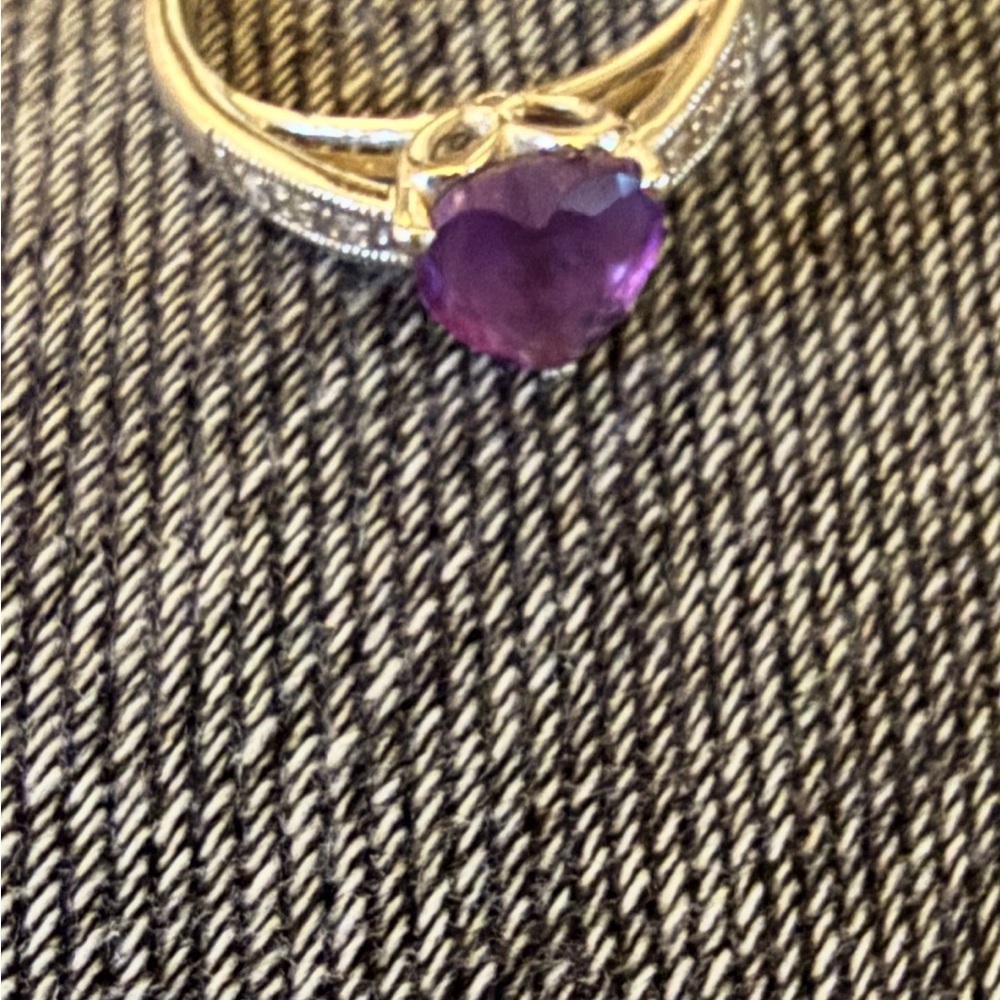 Elegant Silver and Purple Gemstone Ring